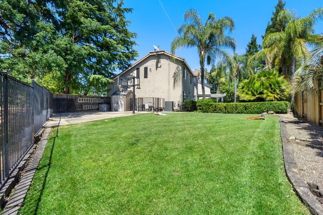141 Flint Rock Ct, Roseville, CA 95747