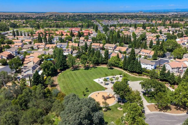 141 Flint Rock Ct, Roseville, CA 95747