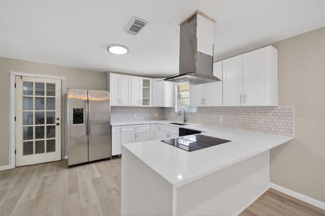 702 Rosewood Drive, Baytown, TX 77520