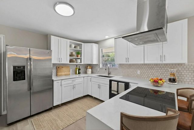 702 Rosewood Drive, Baytown, TX 77520