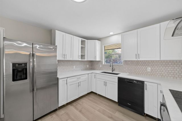 702 Rosewood Drive, Baytown, TX 77520