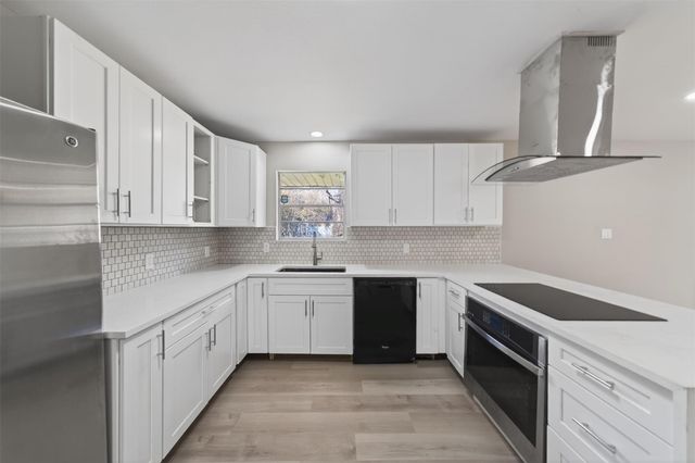 702 Rosewood Drive, Baytown, TX 77520