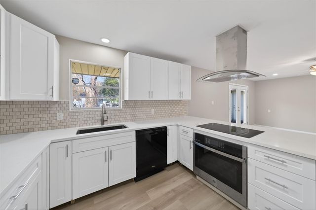 702 Rosewood Drive, Baytown, TX 77520