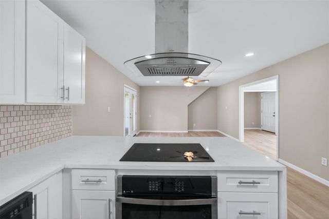 702 Rosewood Drive, Baytown, TX 77520