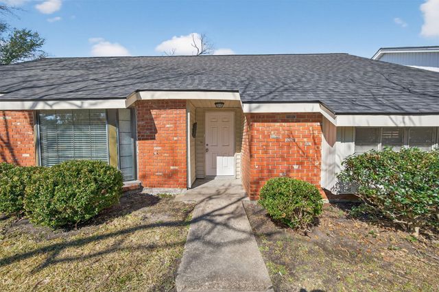 702 Rosewood Drive, Baytown, TX 77520