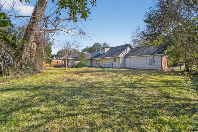 702 Rosewood Drive, Baytown, TX 77520