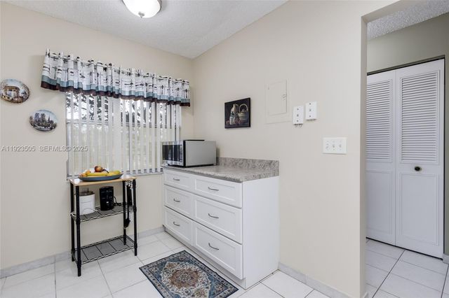 7300 Lake Cir Dr 303, Margate, FL 33063