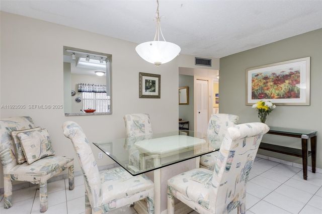 7300 Lake Cir Dr 303, Margate, FL 33063