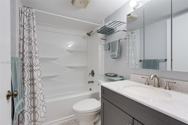 7300 Lake Cir Dr 303, Margate, FL 33063