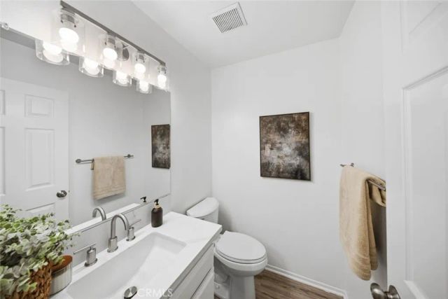 11324 215th 4, Lakewood, CA 90715