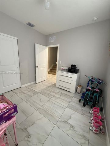 1034 SE 23rd Ter, Homestead, FL 33035