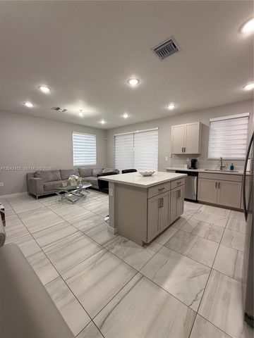 1034 SE 23rd Ter, Homestead, FL 33035