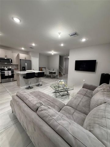 1034 SE 23rd Ter, Homestead, FL 33035