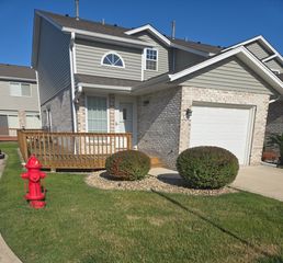 8201 Daniel Drive, Justice, IL 60458