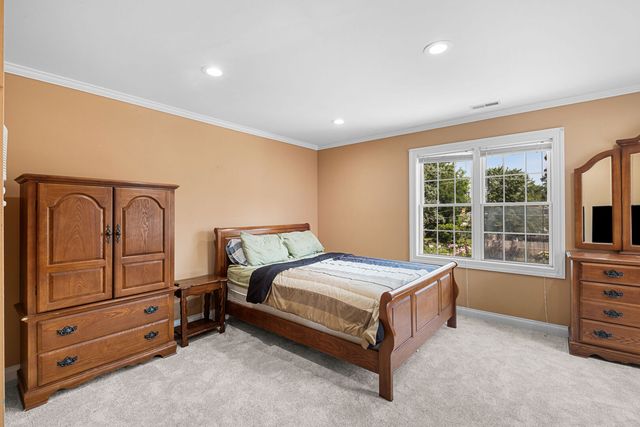 1316 Whitcomb Avenue, Des Plaines, IL 60018