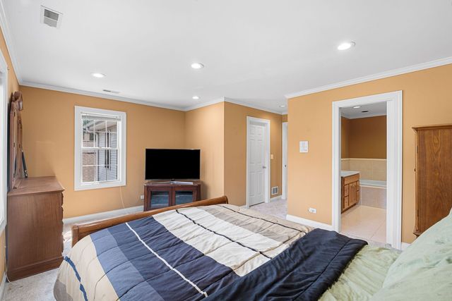 1316 Whitcomb Avenue, Des Plaines, IL 60018