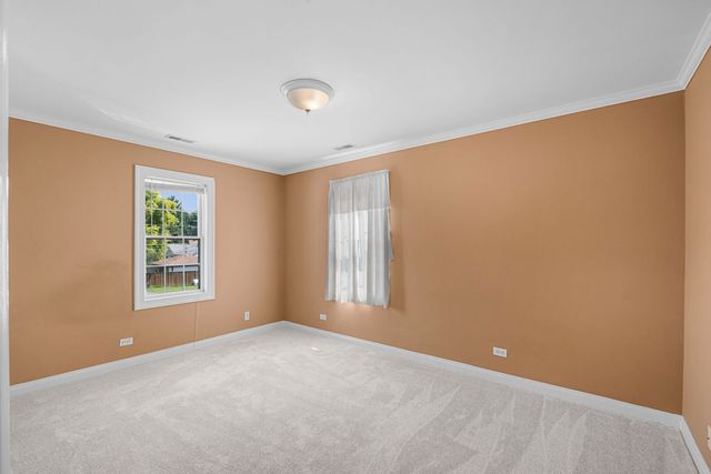 1316 Whitcomb Avenue, Des Plaines, IL 60018