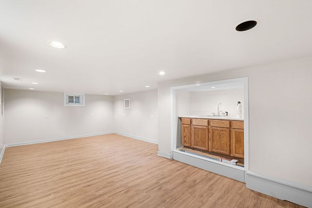 1316 Whitcomb Avenue, Des Plaines, IL 60018