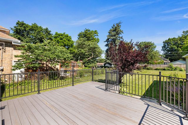 1316 Whitcomb Avenue, Des Plaines, IL 60018