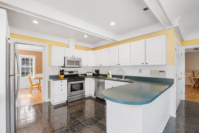 1316 Whitcomb Avenue, Des Plaines, IL 60018