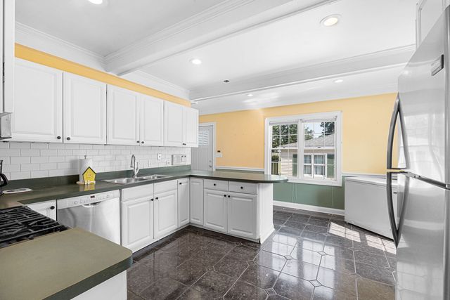 1316 Whitcomb Avenue, Des Plaines, IL 60018