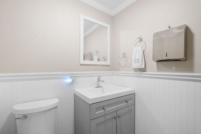 1316 Whitcomb Avenue, Des Plaines, IL 60018