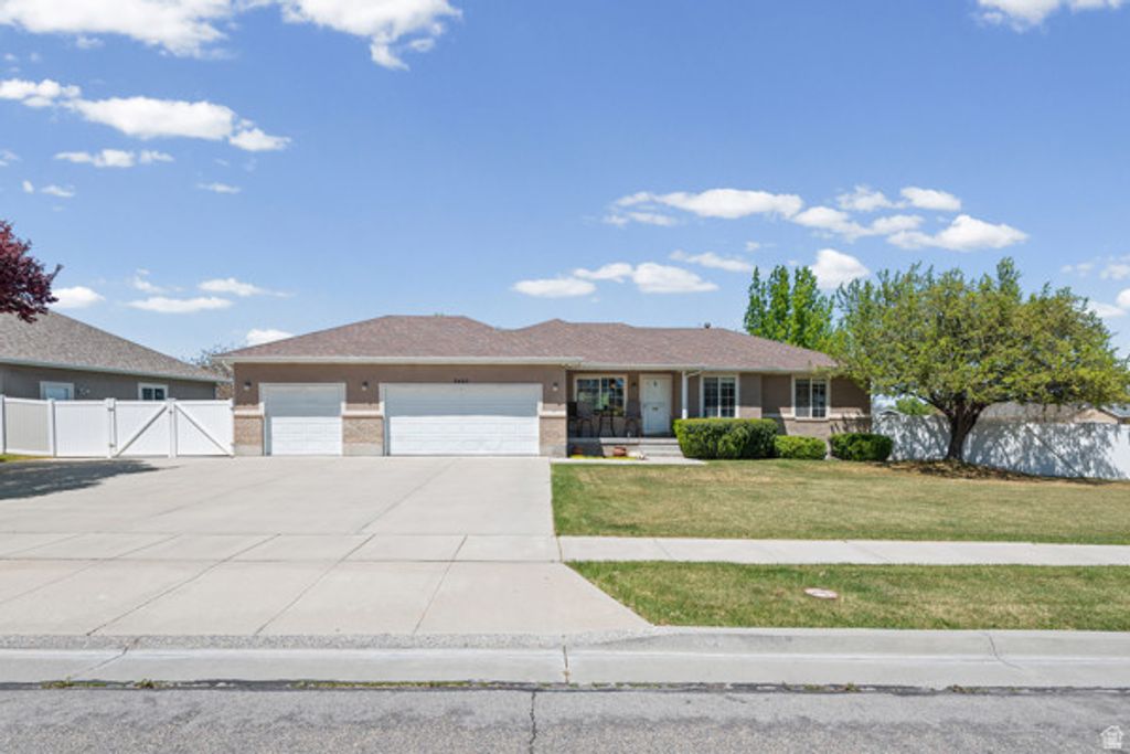 Image 2 of property listing at 3462 W MELODY CREEK CIR, Riverton, UT 84065