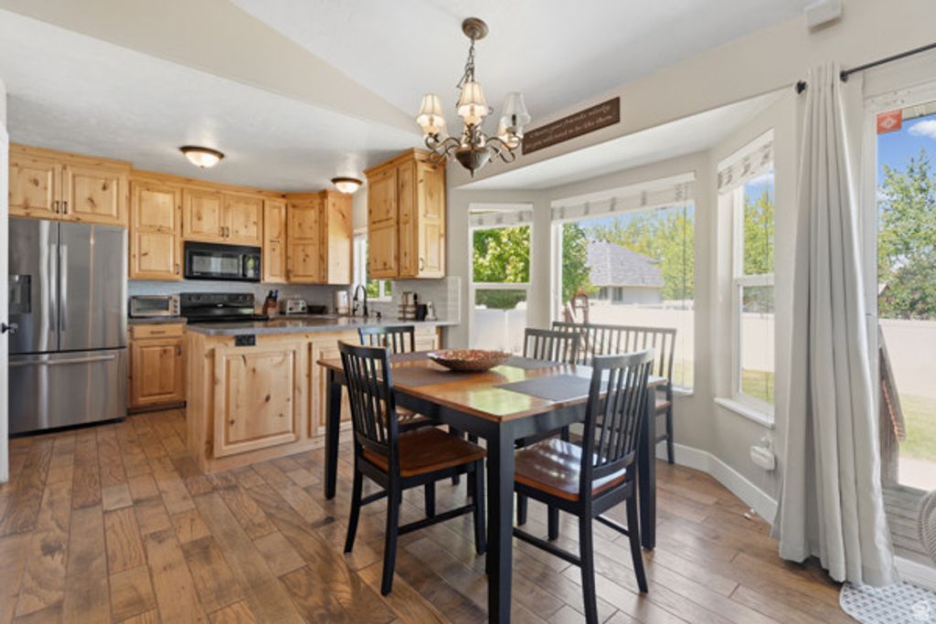 Image 13 of property listing at 3462 W MELODY CREEK CIR, Riverton, UT 84065