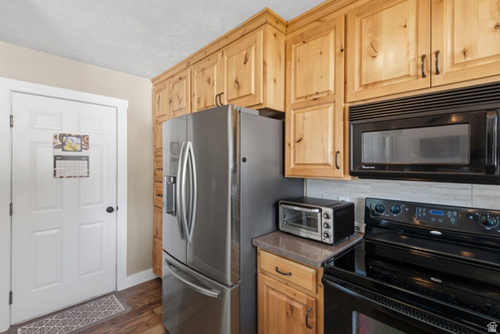 Image 15 of property listing at 3462 W MELODY CREEK CIR, Riverton, UT 84065
