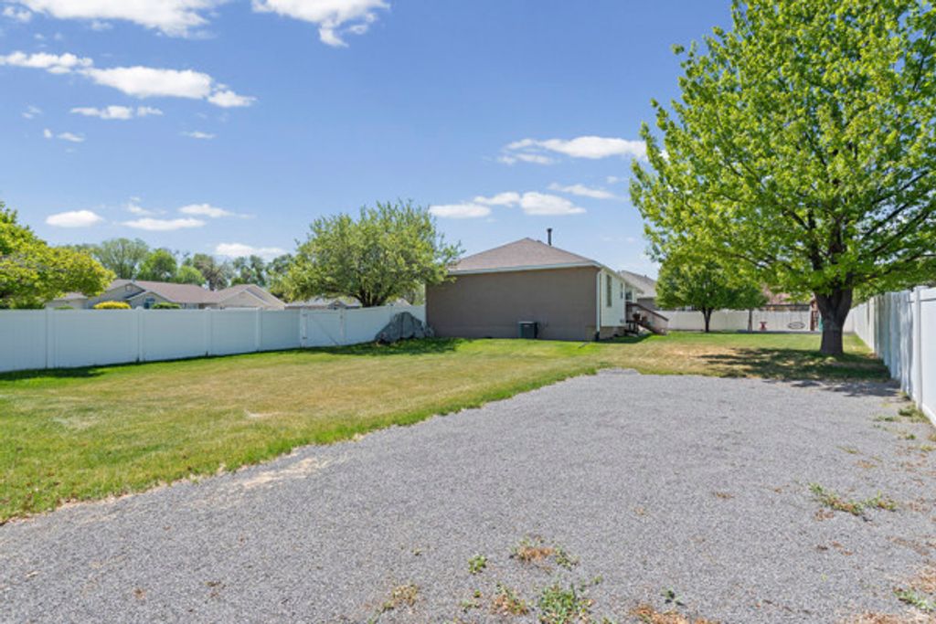 Image 38 of property listing at 3462 W MELODY CREEK CIR, Riverton, UT 84065