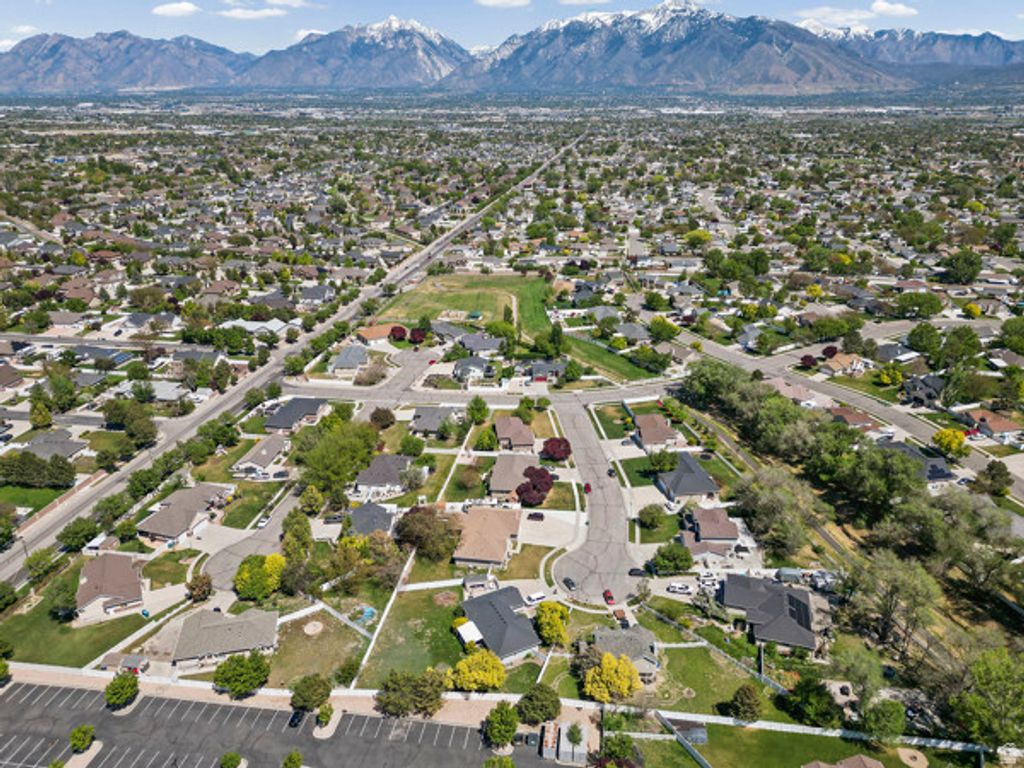 Image 42 of property listing at 3462 W MELODY CREEK CIR, Riverton, UT 84065