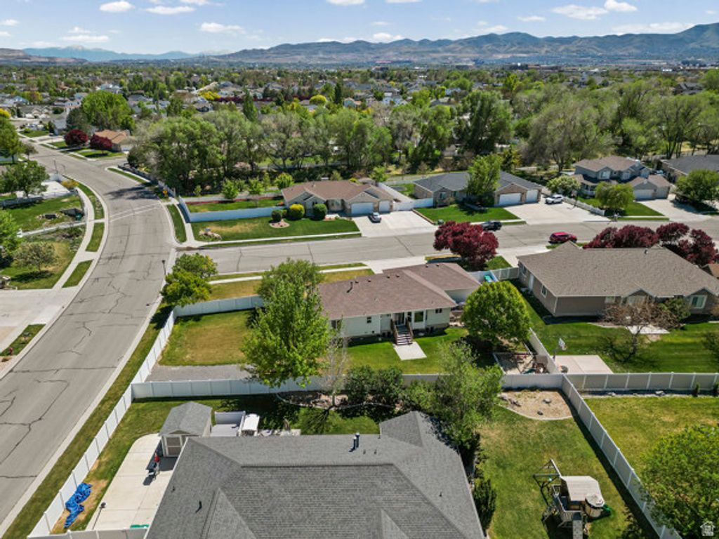 Image 46 of property listing at 3462 W MELODY CREEK CIR, Riverton, UT 84065