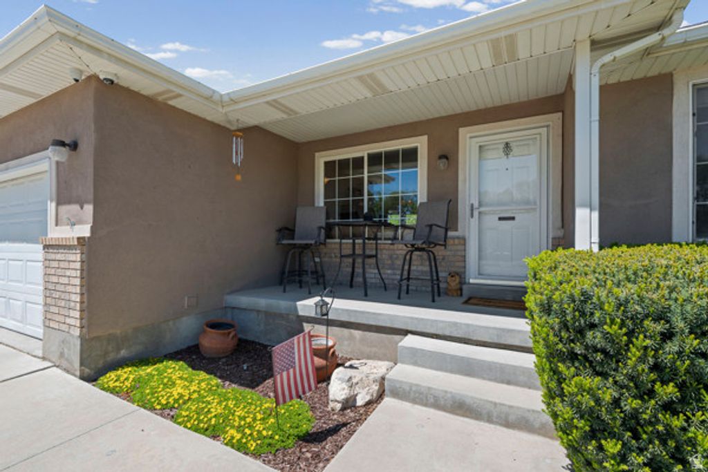 Image 6 of property listing at 3462 W MELODY CREEK CIR, Riverton, UT 84065