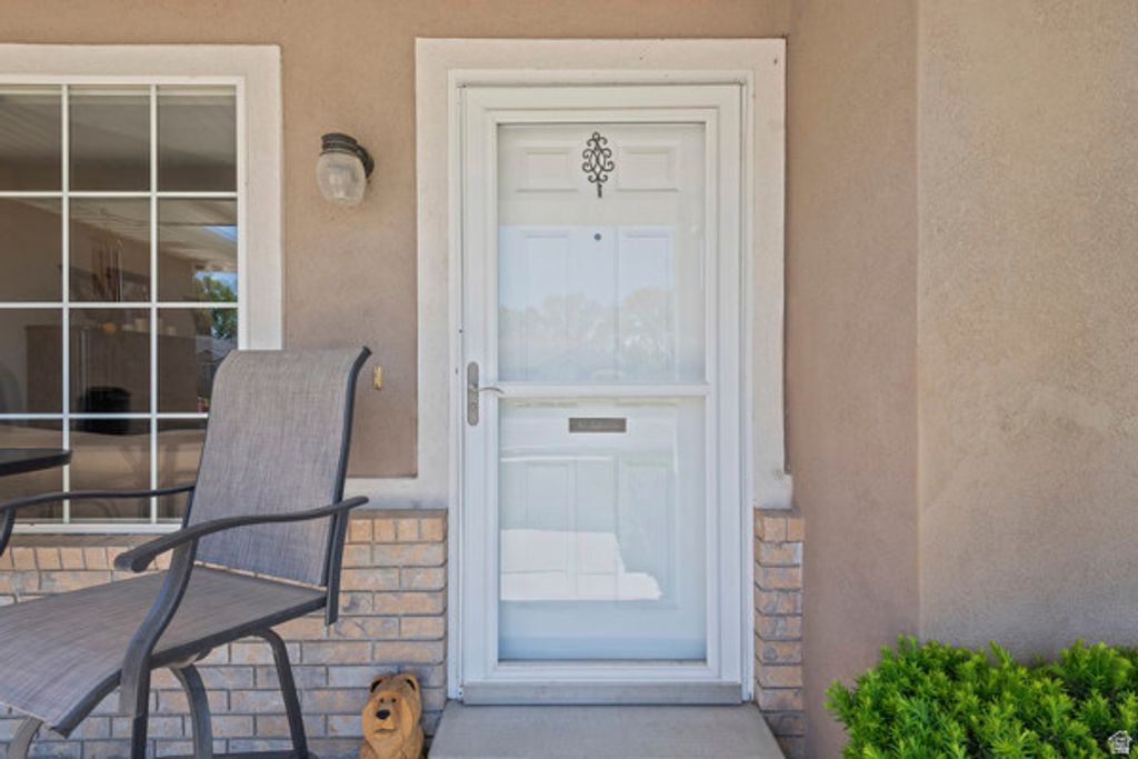 Image 7 of property listing at 3462 W MELODY CREEK CIR, Riverton, UT 84065