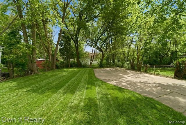 8290 Stout Street, Detroit, MI 48228