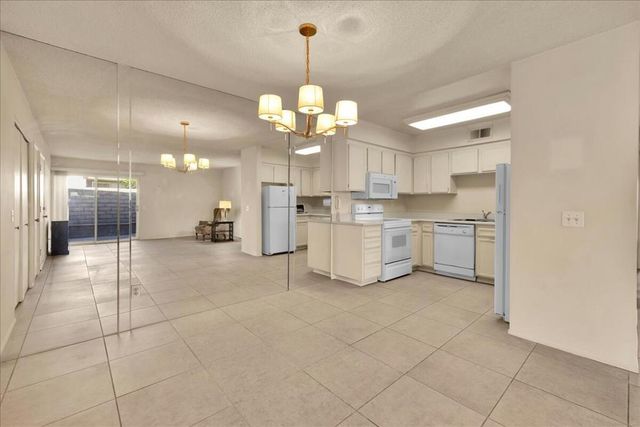 3081 Sunflower Circle W, Palm Springs, CA 92262