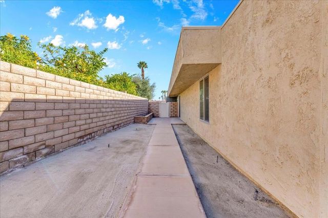 3081 Sunflower Circle W, Palm Springs, CA 92262