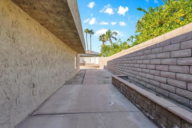 3081 Sunflower Circle W, Palm Springs, CA 92262