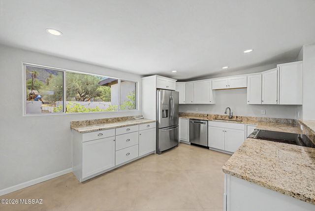 9140 N Shadow Mountain Drive, Oro Valley, AZ 85704