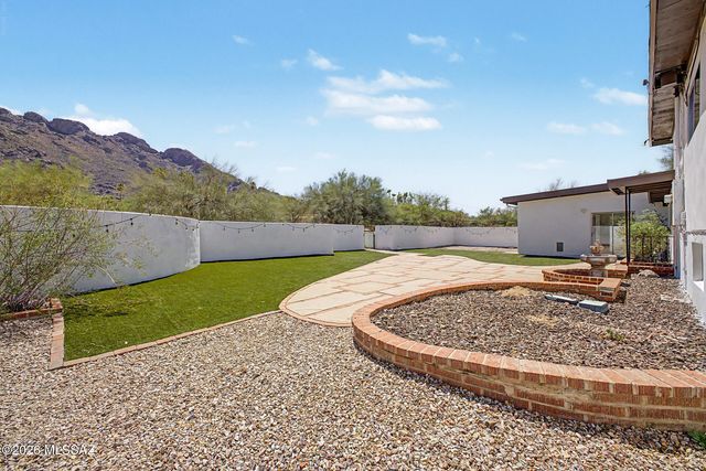 9140 N Shadow Mountain Drive, Oro Valley, AZ 85704