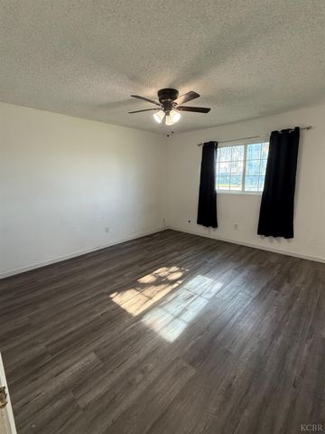 852 Azalea Lane, Lemoore, CA 93245