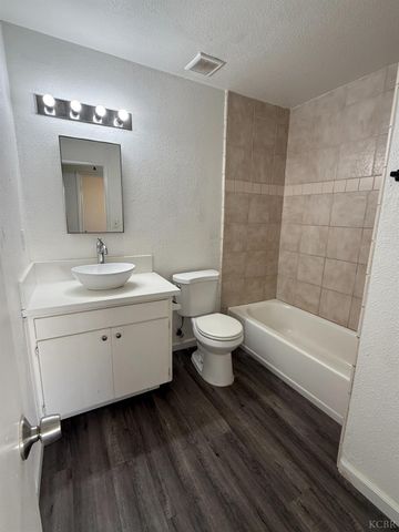 852 Azalea Lane, Lemoore, CA 93245