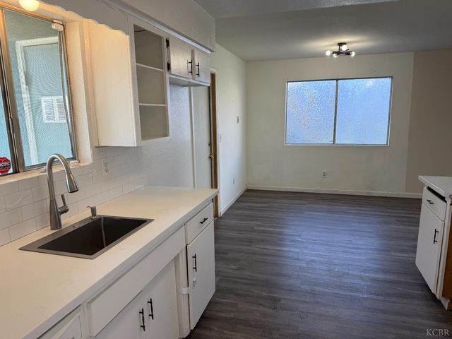 852 Azalea Lane, Lemoore, CA 93245