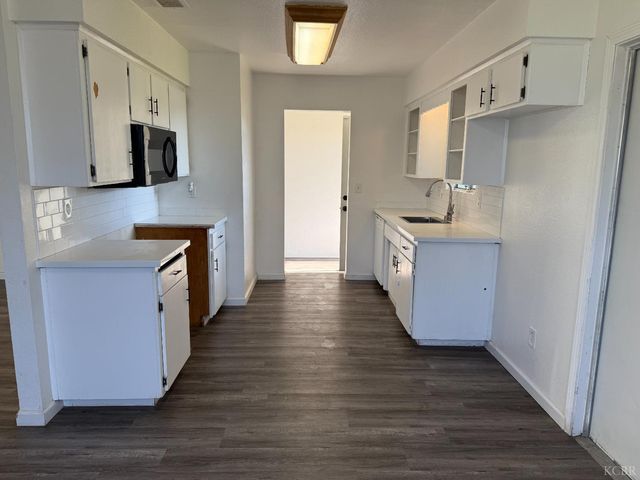 852 Azalea Lane, Lemoore, CA 93245