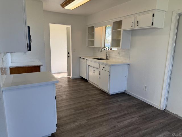 852 Azalea Lane, Lemoore, CA 93245