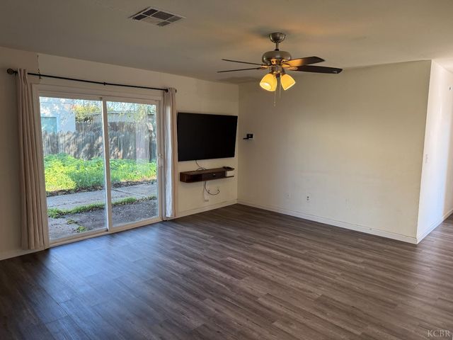 852 Azalea Lane, Lemoore, CA 93245