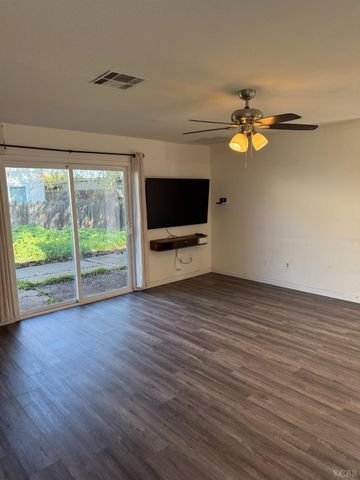 852 Azalea Lane, Lemoore, CA 93245