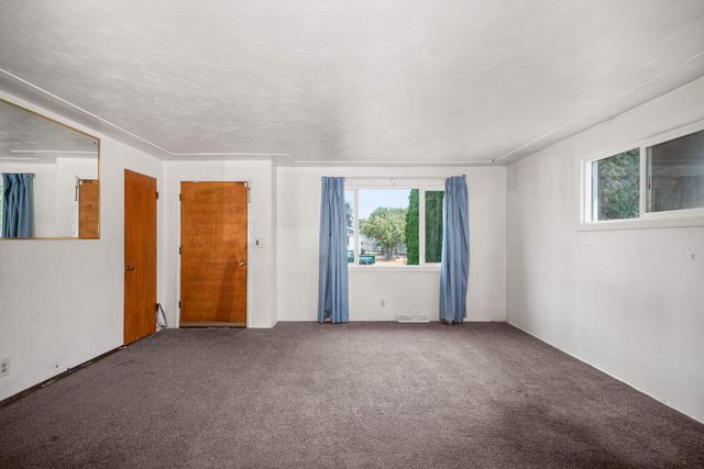 1654 E Columbia Ave, Spokane, WA 99207