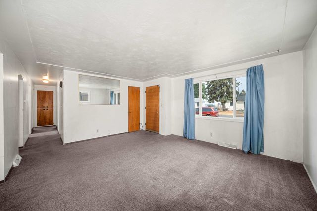 1654 E Columbia Ave, Spokane, WA 99207