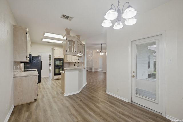 1073 MEMORIAL CIR, New Braunfels, TX 78130